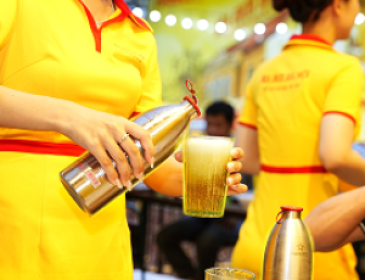 Được Tặng Đồng Phục, Tặng Ly